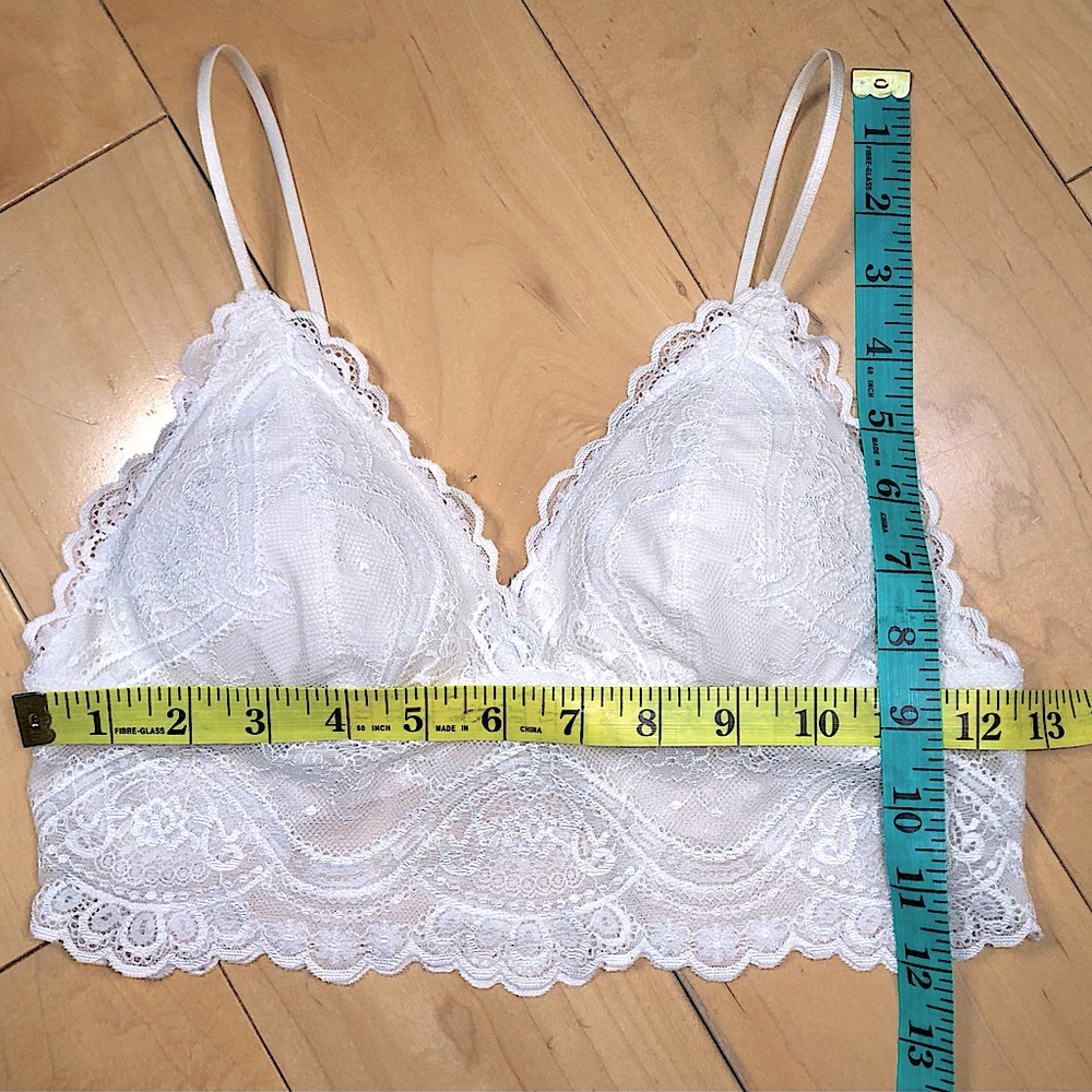 6ixty8ight size medium white lace crop bralette top - Picture 2 of 4